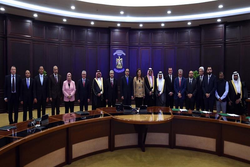 Prime Minister Moustfa Madbouly and officials of international companies at the cabinet headquarter 