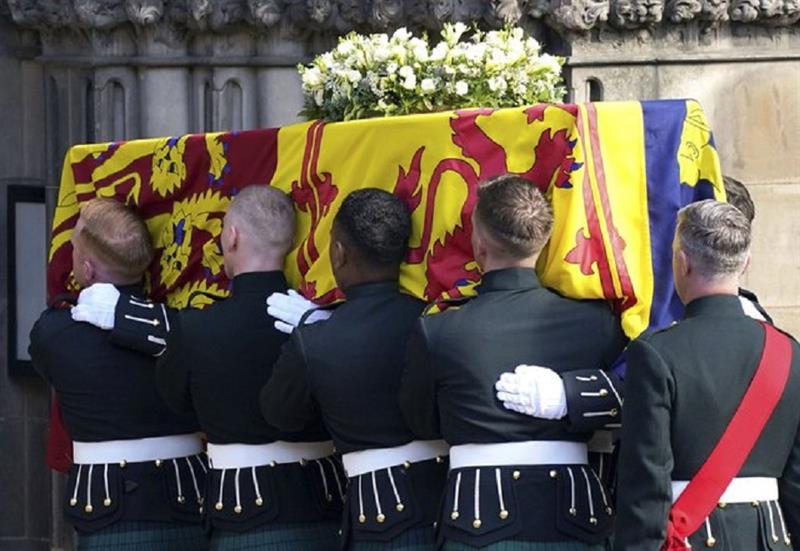 The coffin of Britain s Queen Elizabeth II is carried into St Giles  Cathedral, Edinburgh, Scotland,