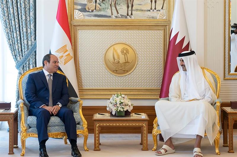 Abdel Fattah Al-Sisi in a meeting with Tamim bin Hamad Al Thani in Doha