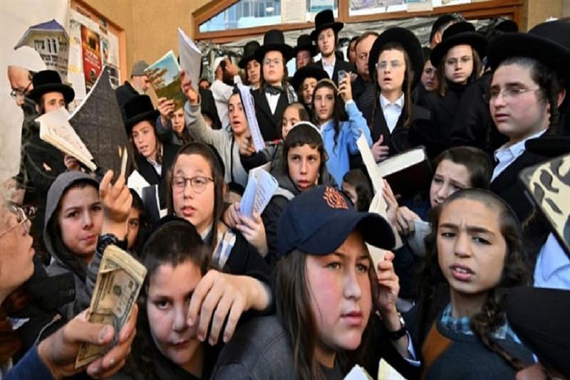 Children of Hasidic Jewish pilgrims 