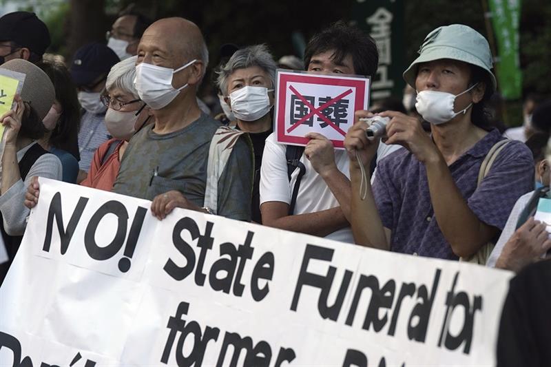 People protest outside Diet against the state paying for Japan s former Prime Minister Shinzo Abe s 