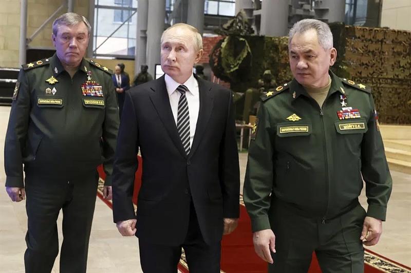 Vladimir Putin, Sergei Shoigu   Valery Gerasimov