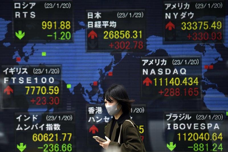 Japan s Nikkei 225 and other indexes at a securities firm in the cold morning of Monday, Jan. 23, 20