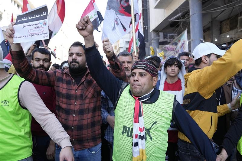 Demonstrators protest in front of the Iraqi central bank as currency plummets against the U.S. dolla