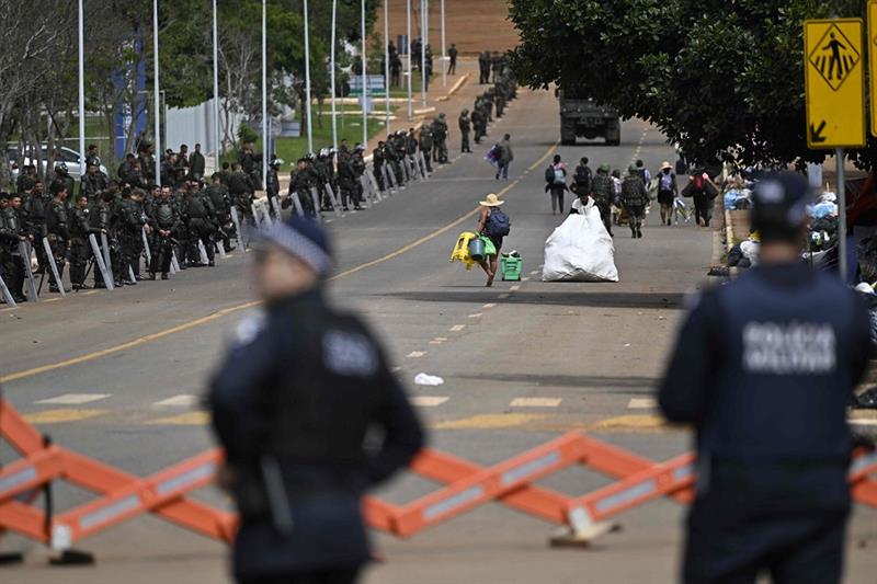 Soldiers dismantle a camp by supporters of Brazil s far-right ex-president Jair Bolsonaro that had b