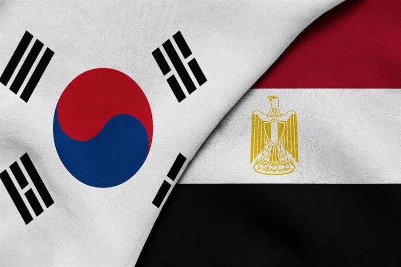 Egyptian and Korean flags. Shutterstock.