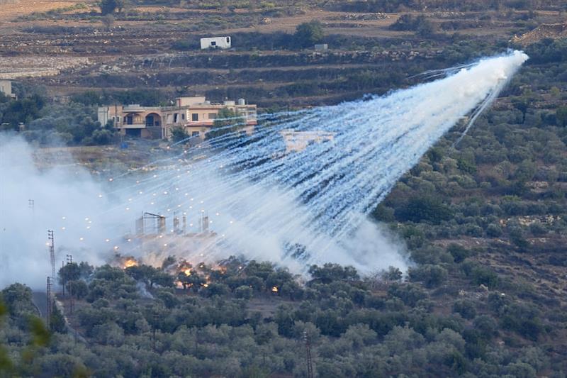 Israel attacks Gaza using white phosphorus bombs 
