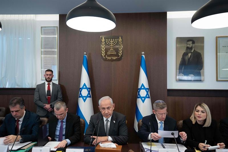 Netanyahu and cabinet