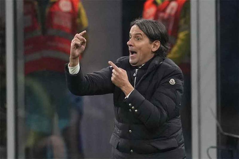 Inter Milan s head coach Simone Inzaghi calls out to his players during the Serie A soccer match bet