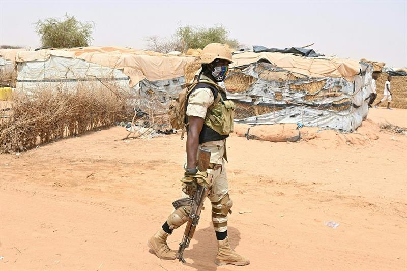 Soldier on the border between Mali and Niger, Sahel