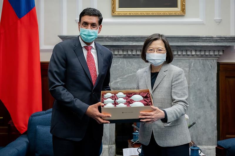 Taiwan s President Tsai Ing-wen exchanges gift with California Rep. Ro Khanna during a meeting at th