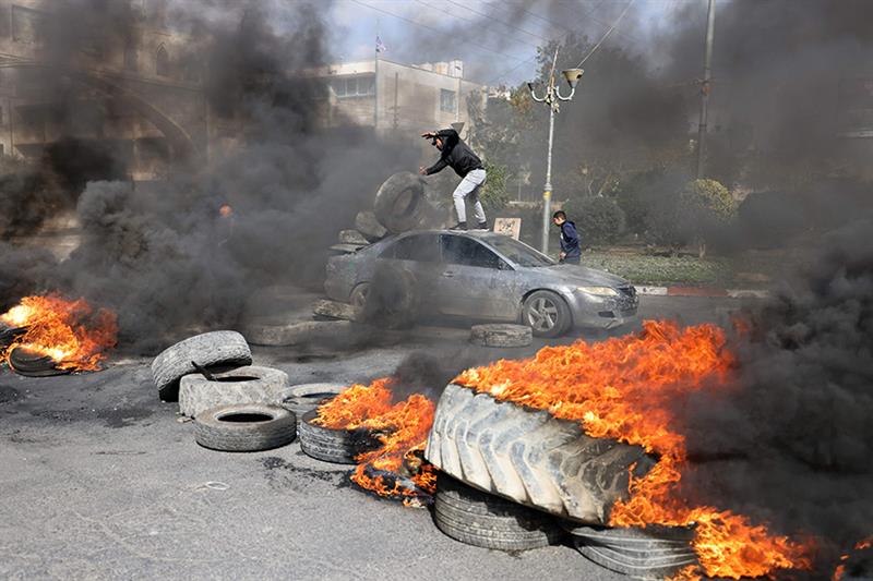 Palestinian protesters in Jericho (photo: AFP)