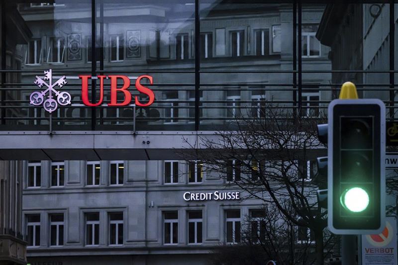 UBS - Credit Suisse