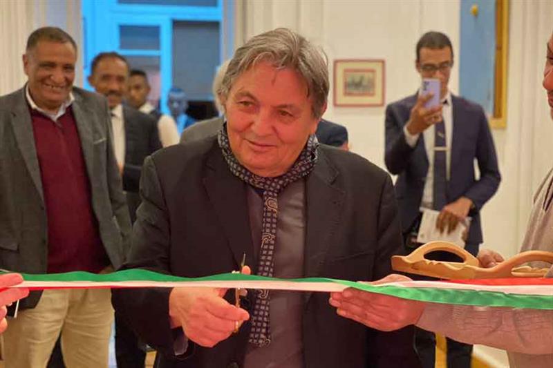Artist Gerardo Lo Russo opens the exhibition at the Italian Cultural Institute