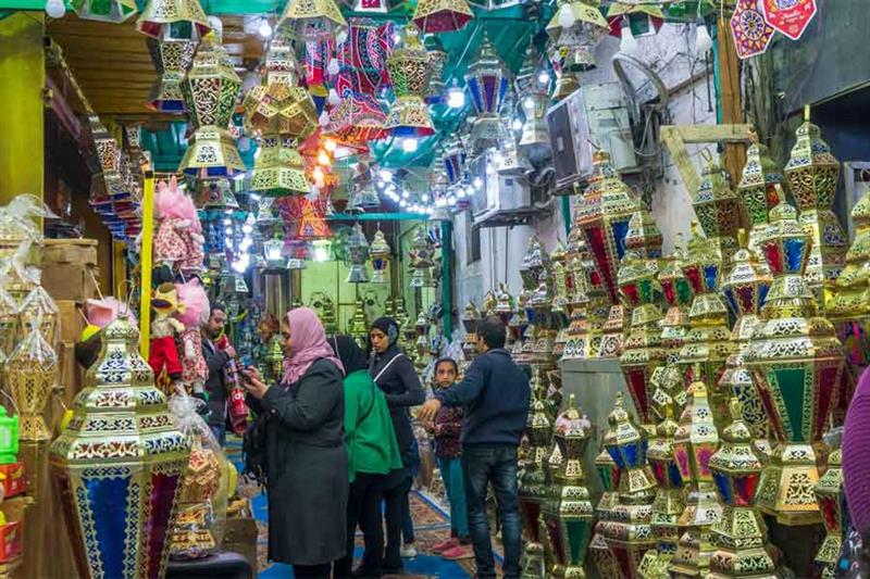 Egyptian family buying Ramadan traditional tin lanterns at El-Sayeda Zeinab Market. Photo : Zeinab E