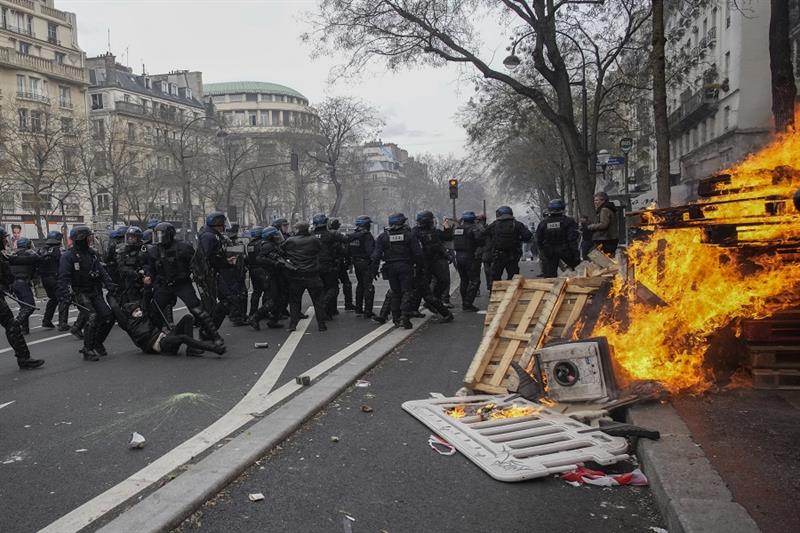 Riot police in Paris