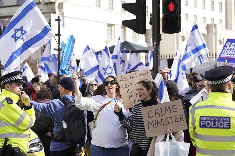 Demonstrators protest against Israeli Prime Minister Benjamin Netanyahu in London
