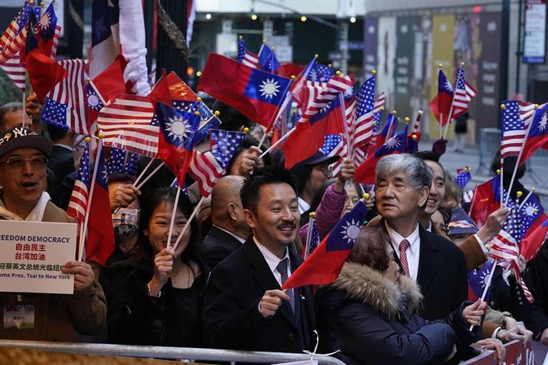 Supporters look on as Taiwan s President Tsai Ing-wen, not pictured, arrives at her hotel in New Yor