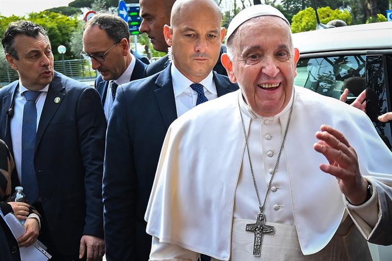 Pope Francis addresses the media as he leaves the Gemelli hospital on April 1, 2023 in Rome
