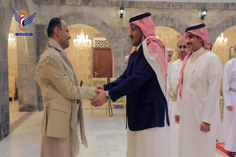 Head of the Houthi s supreme political council Mahdi al-Mashat, left, shakes hands with Saudi Arabia