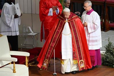 Pope presides over Palm Sunday after hospital stay