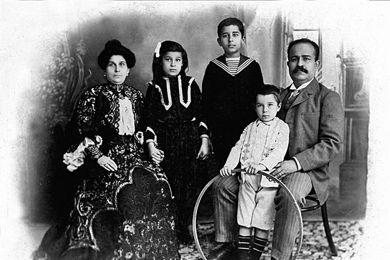 2Jurji Zaidan and family circa 1908. From L to R are wife Maryam, daughter Asma, son Emile and young