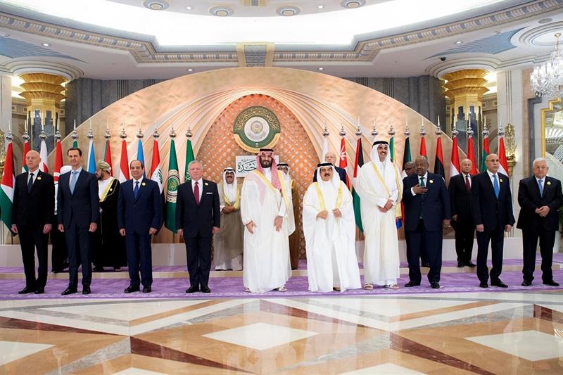 Family photo of Arab league summit in Jeddah