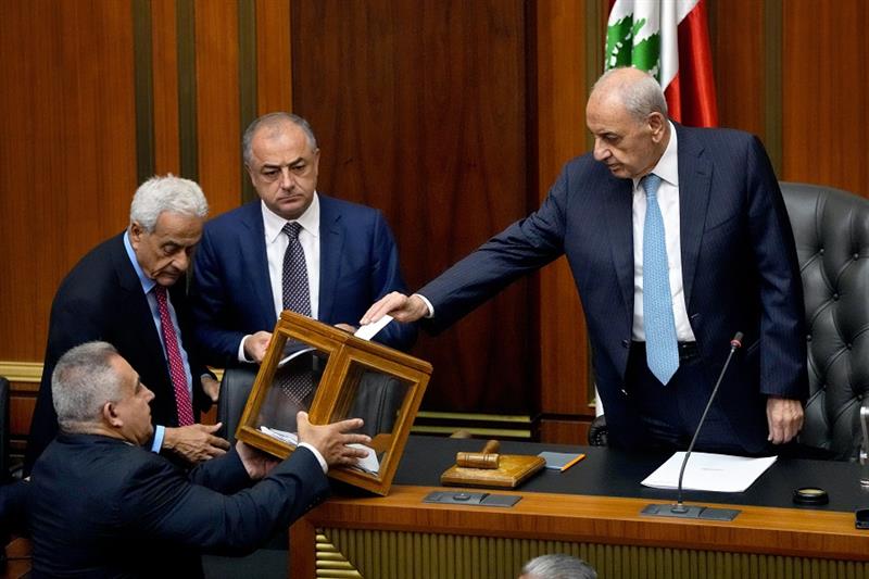 Lebanese Parliament Speaker Nabih Berri, right, casts his vote as parliament gathers to elect a pres