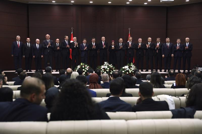 Recep Tayyip Erdogan with new cabinet members