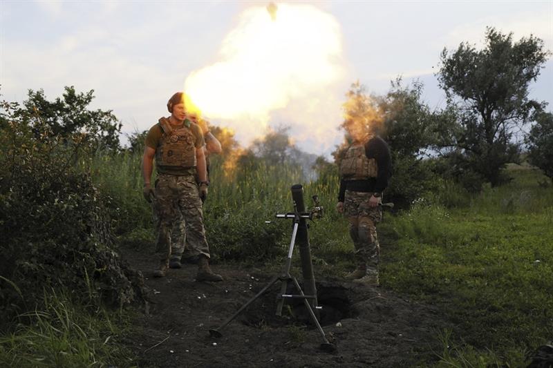 Ukrainian servicemen of the 3rd separate assault brigade fire a 82mm mortar towards Russian position