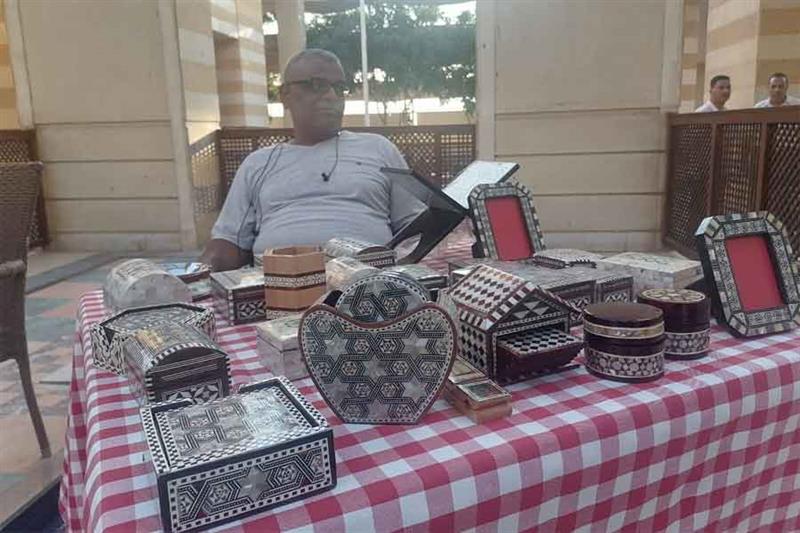 Caption: Mohamed Nassef, one of the masters of the inlaying pearls craft in Egypt, at the closing ce
