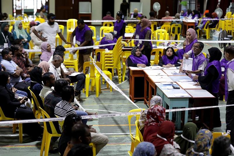 Electoral workers prepare for vote counting during Maldives  presidential election in Male on Septem