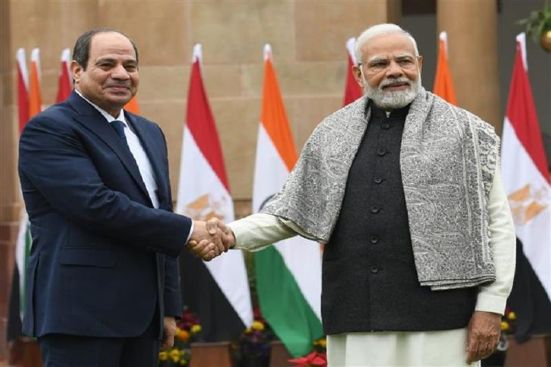 Indian Prime Minister Narendra Modi meeting President Abdel Fattah El-Sisi upon his arrival to atten