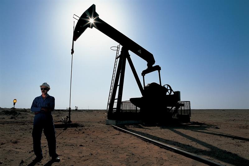 Oil filed in Western Desert. Oil Field Africa Review.