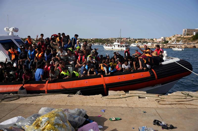 Migrant crisis Lampedusa