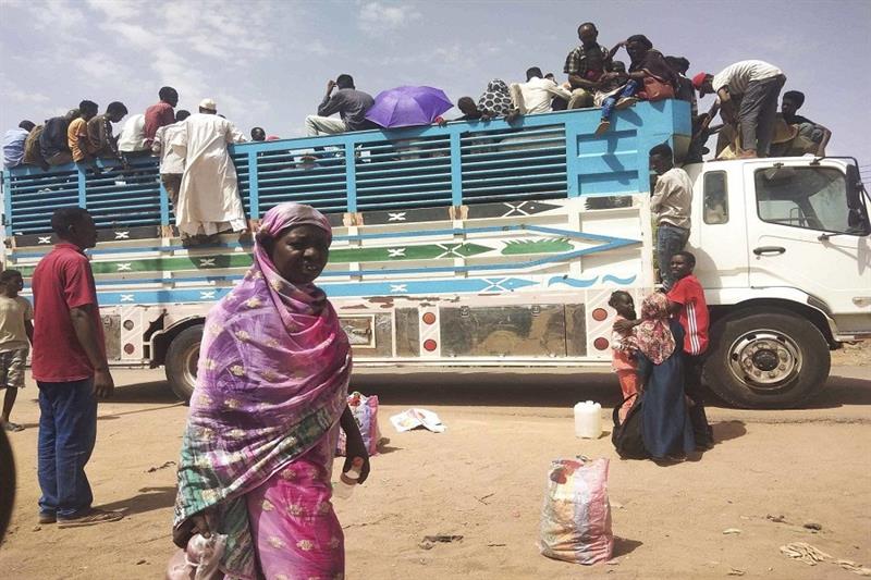 People leaves Khartoum