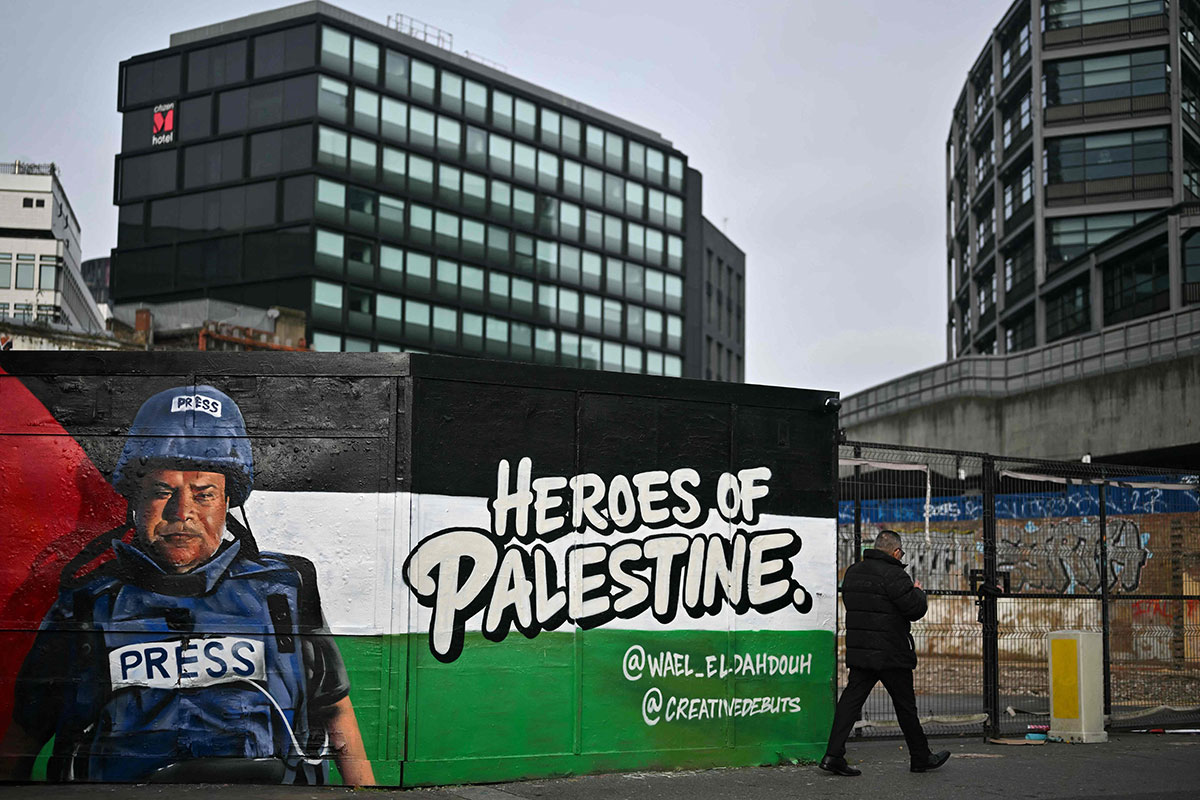 PHOTO GALLERY: 'Heroes of Palestine' - Spanish street artist salutes Wael Dahdouh with mural in east London