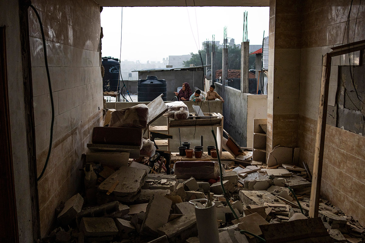 PHOTO GALLERY: Palestinians in Rafah salvage belongings after an Israeli airstrike