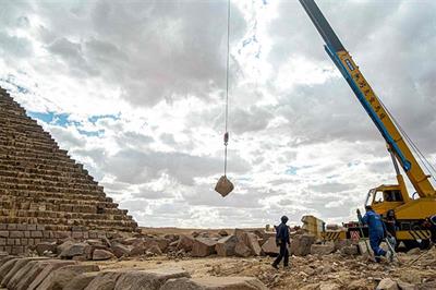 Review committee unanimously rejects restoring casing blocks to Menkaure Pyramid of Giza
