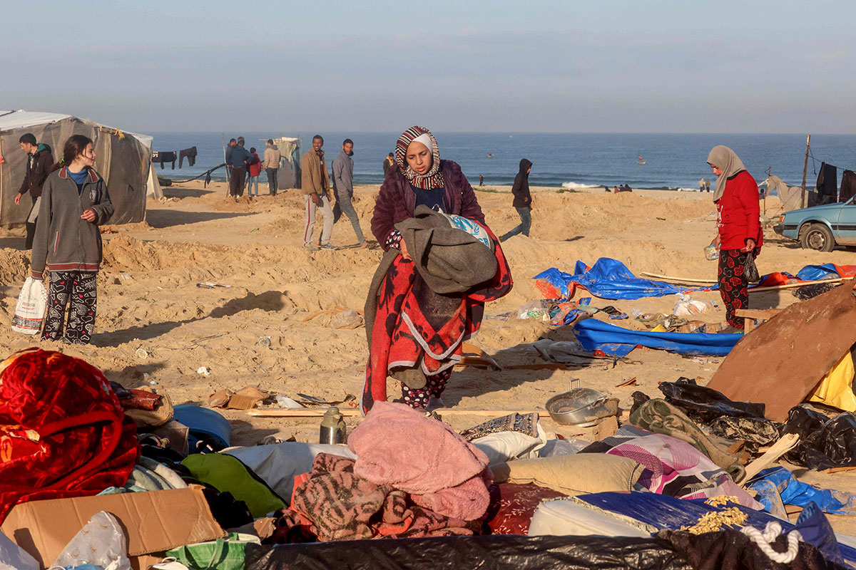 PHOTO GALLERY:  Bombed out of homes and shelters: Gazans set up camp, and bury their dead, on beaches