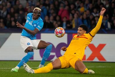 Osimhen and Lewandowksi trade goals as Napoli draw 1-1 at Barcelona in 1st leg of CL last 16