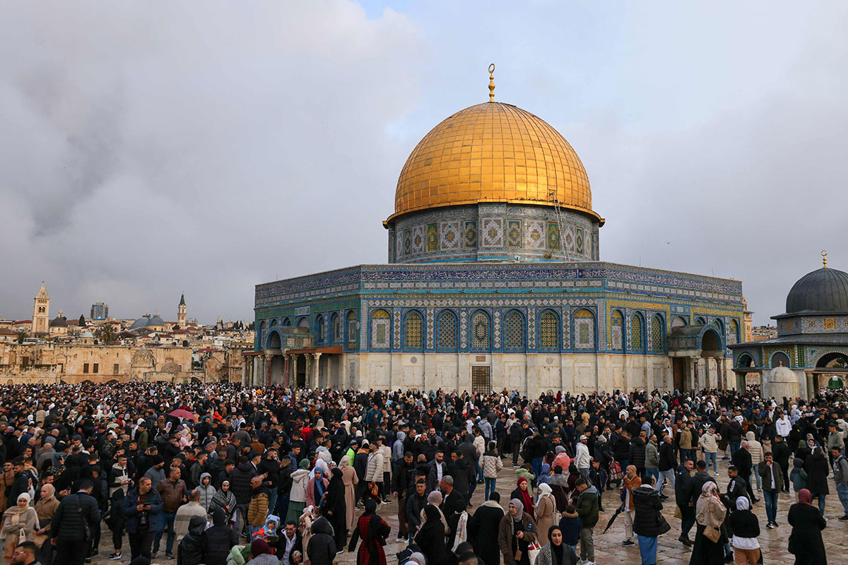 PHOTO GALLERY: Al-Aqsa embraces Palestinians performing Eid prayers despite war