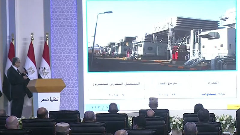 الوزير محمد شاكر يستعرض مشاريع وخطط الكهرباء بالفعالية
